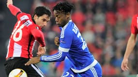 Michy Batshuayi en duel avec Etxeita