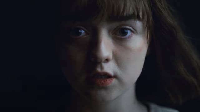 Maisie Williams dans le clip de "Miracle"