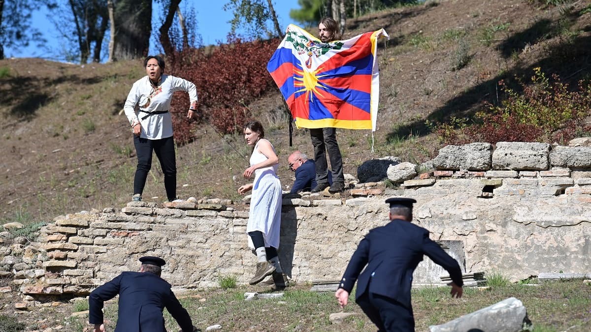 Des manifestants ont tenté de déployer un drapeau tibétain sur le site grec antique d'Olympie