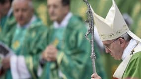 Vue générale de la messe de clôture du synode sur la famille le 25 octobre 2015 à la basilique Saint Pierre au Vatican