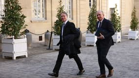 Le président de la CPME, Francois Asselin (à gauche), et le vice-président, Eric Chevee (à droite), à Matignon, le 5 avril 2023