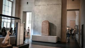 Entrée du département des antiquités égyptiennes, le 24 juin 2021 à Paris

