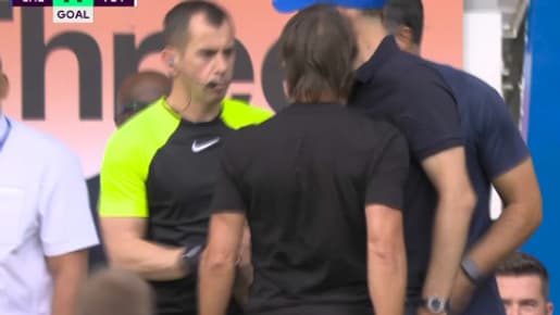 Conte et Tuchel se chauffent après le but des Spurs, lors de Chelsea-Tottenham le 14 août 2022