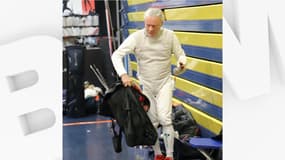 Bruce Dickinson, chanteur d'Iron Maiden, lors du tournoi européen d'escrime de Faches-Thumesnil. 