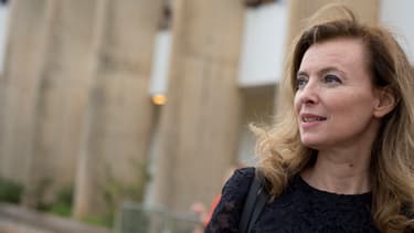 Valérie Trierweiler estime qu'une clarification "est nécessaire" sur sa relation avec François Hollande, rapporte un journaliste du "Parisien".