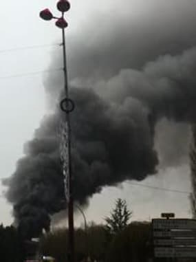 Incendie dans une usine à Gonesse  - Témoins BFMTV