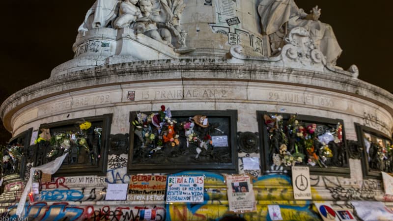 En plus des numéros verts de soutien psychologique, des entreprises ont mis en place des débriefing collectifs et des formations des managers aux risques psychosociaux après le 13 novembre.