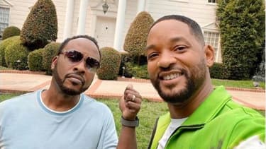 Will Smith et DJ Jazzy Jeff, devant la maison de la série "Le prince de Bel-Air".