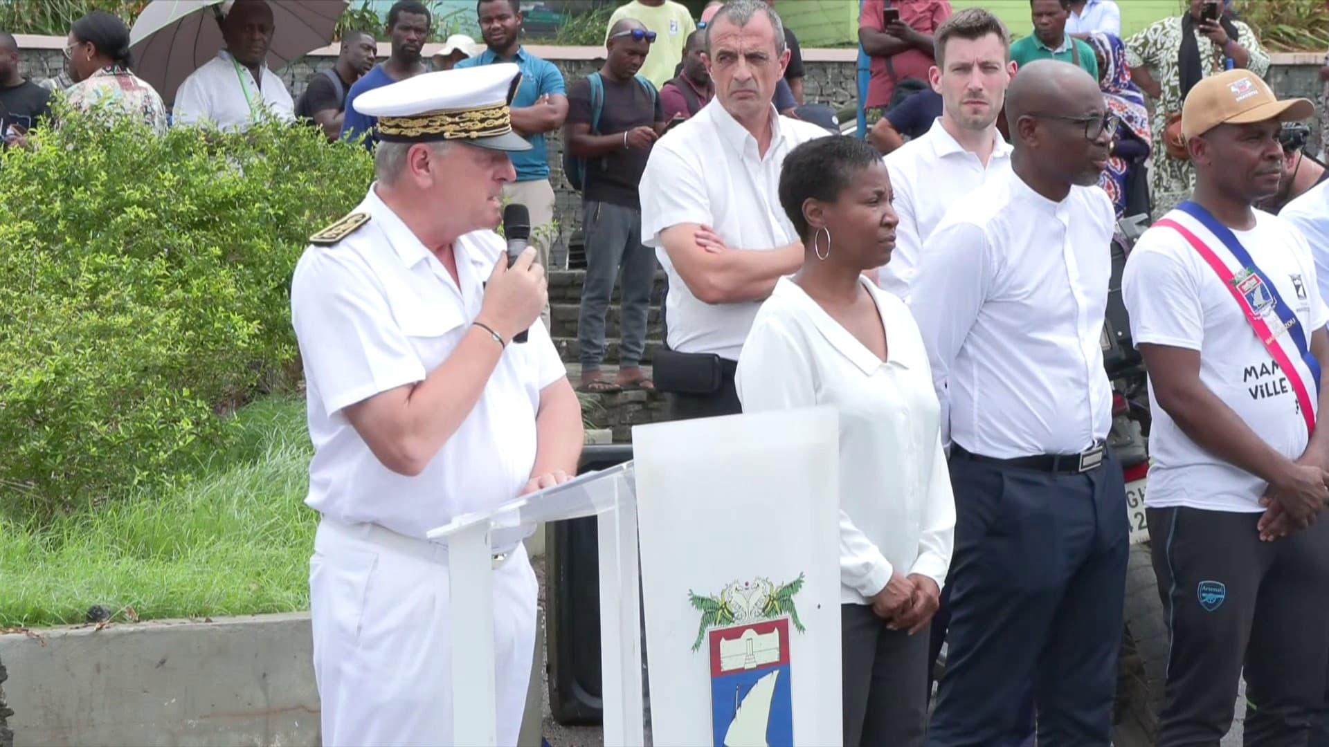 Le préfet de Mayotte s'exprime après la minute de silence en hommage à l'archipel