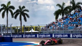 Charles Leclerc sous les palmiers du GP de Miami en mai 2022. 