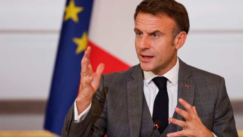 Loi immigration rejetée: Emmanuel Macron dénonce 