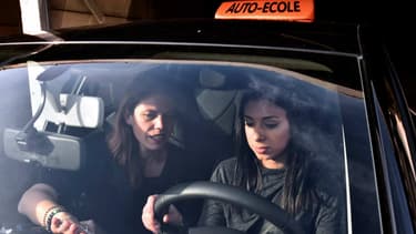 Taux de réussite, mais surtout forfaits, promotions, garanties, toutes les bonnes questions à se poser avant de choisir son auto-école.