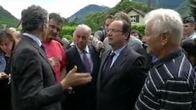 François Hollande a commencé sa visite dans le Sud-Ouest durement touché par les crues à Saint-Béat en Haute-Garonne.