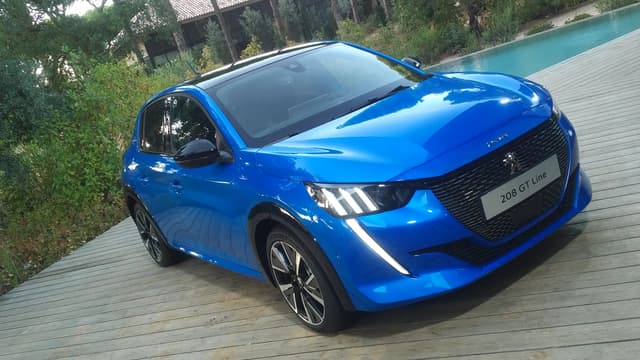 La Peugeot 208 nouvelle version semble bien armée pour son duel avec la Renault Clio... Mais aussi avec la Zoe !