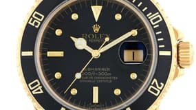 La montre bracelet Rolex Submariner Date en or jaune de 1981, proposée par Collector Square.