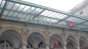 La façade de la Gare de l'Est, à Paris