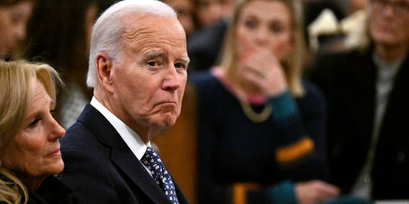  Joe Biden (et la Première dame Jill Biden lors de la prière interconfessionnelle avec les familles touchées par l'attaque à la Nouvelle-Orléans, à la cathédrale-basilique de Saint Louis.