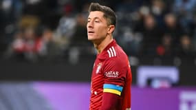 Robert Lewandowski avec son brassard en soutien à l'Ukraine, lors du match du Bayern le 26 février 2022
