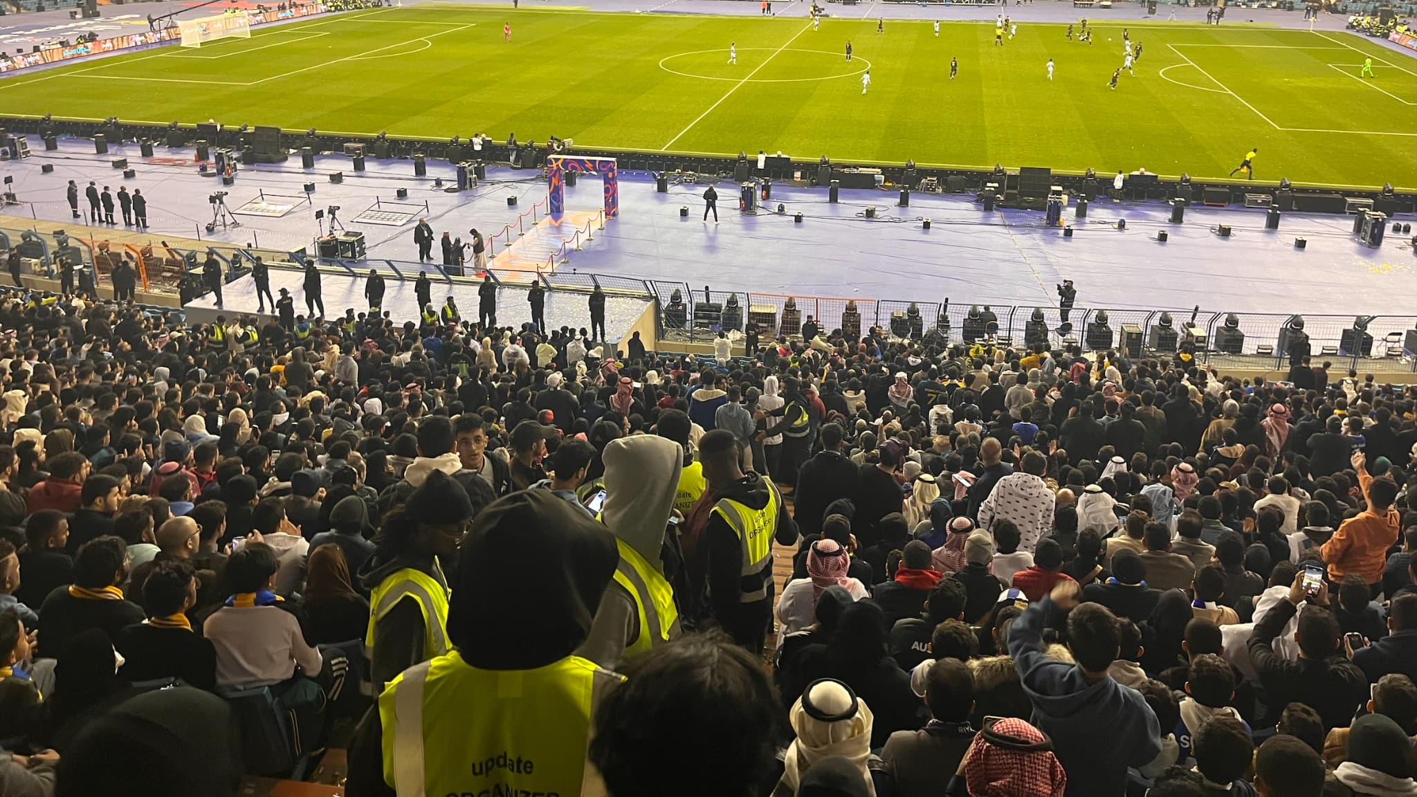 La sécurité totalement dépassée dans les tribunes La sécurité totalement dépassée dans les tribunes