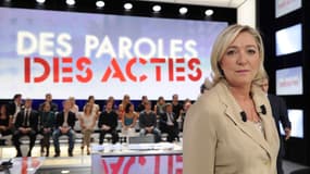 Marine Le Pen sur le plateau de Des paroles et des actes