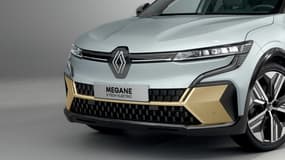 Cette Mégane sera le premier véhicule à arborer le nouveau logo de Renault.