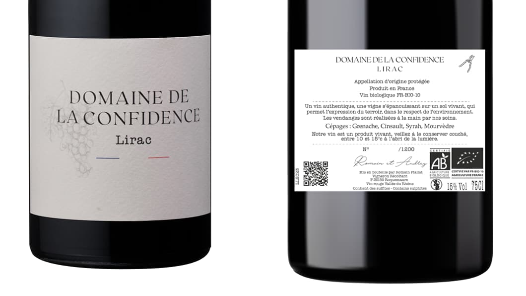 L'étiquetage des bouteilles de vin 2024 du « Domaine de la Confidence » crée par Letiket. L'étiquetage des bouteilles de vin 2024 du « Domaine de la Confidence » crée par Letiket.