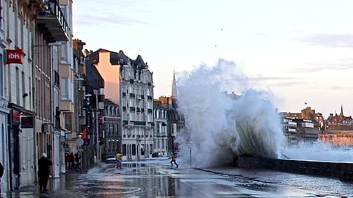Vague spectaculaire à Saint-Malo, le 6 février.
