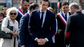 Le président par intérim du RN, Jordan Bardella, a déposé une gerbe devant la statue de Jeanne d'Arc à Paris, le premier mai 2022