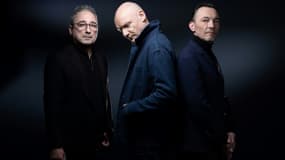 Les membres du groupe Louise Attaque, Arnaud Samuel (g), Gaëtan Roussel (c) et Robin Feix, à Paris le 22 mars 2022