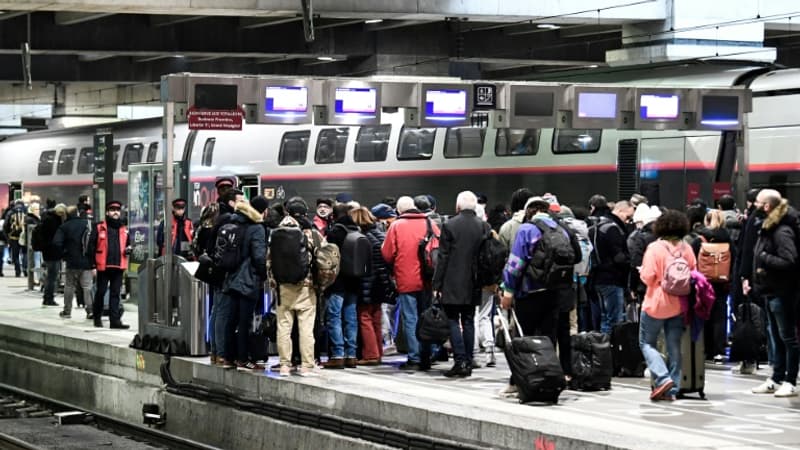 EN DIRECT - Grève à la SNCF: trois trains sur cinq circulent ce week-end