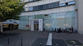 Le docteur Jean-Marie Boegle, qui exerçait dans la clinique du Diaconat-Fonderie de Mulhouse (Haut-Rhin), est mort le 22 mars 2020 du Covid-19 après avoir été contaminé par une patiente.