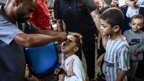 Des enfants vaccinés contre la polio à Deir el-Balah dans la bande de Gaza le 14 octobre 2024 (illustration)