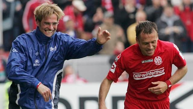 Jürgen Klopp (à gauche) lors de son passage sur le banc de Mayence