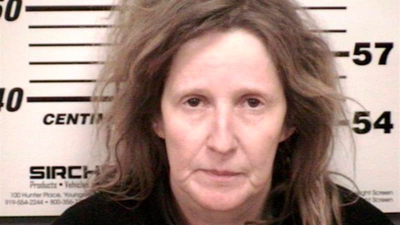 Susan Warren, une Américaine âgée de 53 ans, a été arrêtée dans l'Ohio alors qu'elle déneigeait une allée de garage sans l'accord du propriétaire des lieux. Elle avait été surnommée la "fée du logis" par la presse locale pour des faits similaires commis l