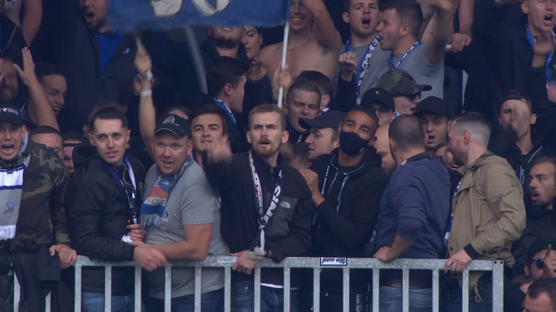 Alexander Djiku en tribunes lors de Strasbourg-ASSE