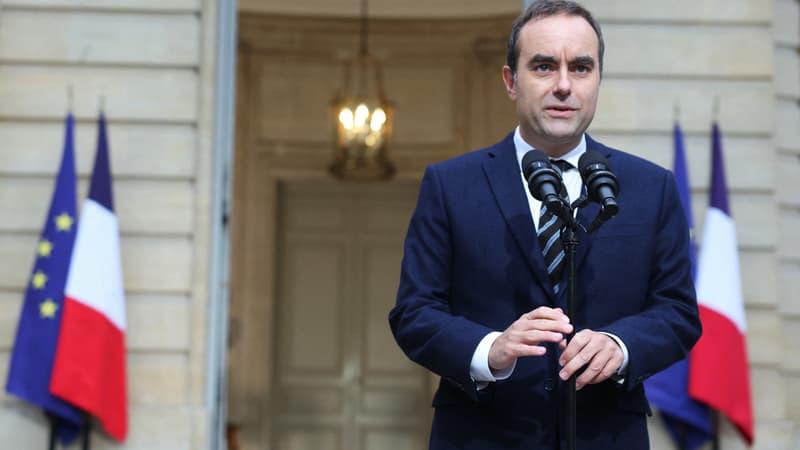 Le Premier ministre Sébastien Lecornu prend la parole dans la cour de l'Hôtel Matignon, à Paris, le 3 octobre 2025.