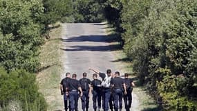 Opération de recherche de Xavier Dupont de Ligonnès, près de Roquebrune-sur-Argens, dans le sud-est de la France. Geneviève Dupont de Ligonnès, mère de l'homme soupçonné du quintuple assassinat de sa famille, reste convaincue de l'innocence de son fils et