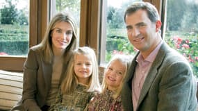 En 2011, le roi Felipe, alors prince des Asturies, son épouse Letizia, et leurs deux filles Leonor et Sofia.
