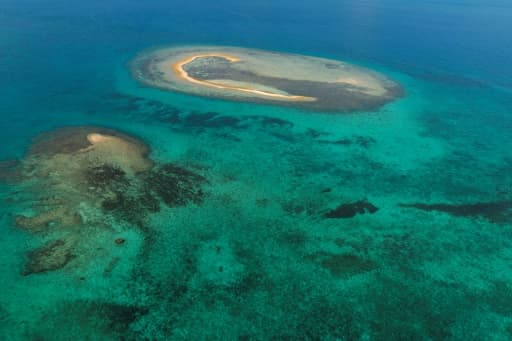 Vue aérienne de la barrière de corail de Nouméa en Nouvelle Calédonie le 27 février 2016 Vue aérienne de la barrière de corail de Nouméa en Nouvelle Calédonie le 27 février 2016