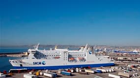 Ferry de la SNCM dans le port de Marseille. Les compagnies maritimes SNCM et CMN ont annulé leurs quatre rotations prévues entre le continent, la Corse ou la Sardaigne en raison d'une grève des marins CGT. La SNCM prévoit des perturbations sur ses travers