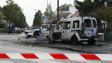 Les voitures de police brûlées lors de l'attaque de Viry-Châtillon, le 8 octobre 2016