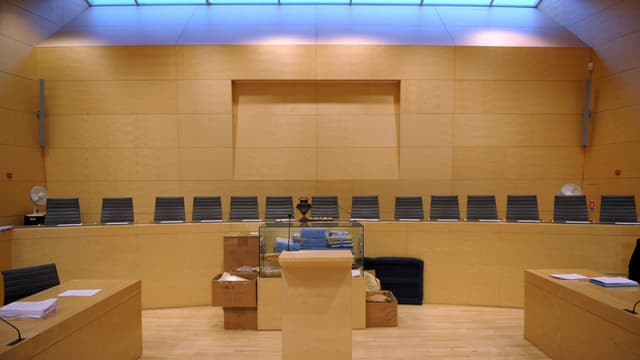 Kevin V. est jugé par la cour d'assises de Melun pour "meurtre".