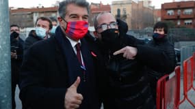 Le favori Joan Laporta s'affiche avec ses partisans