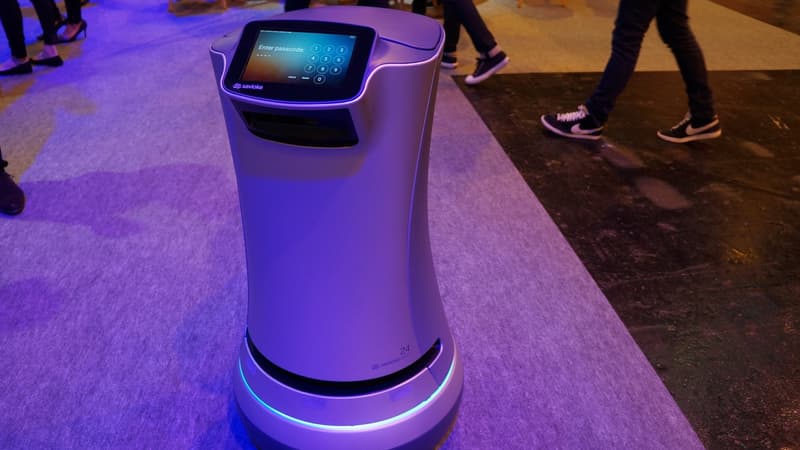 Le robot hôtelier Relay sur le salon Viva Technology le 30 juin 2016.