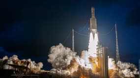 Décollage de la fusée Ariane 5, à Kourou, le 22 juin 2022