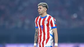 Le milieu de terrain offensif du Paraguay Julio Enciso