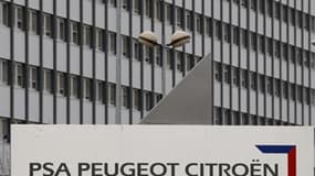 Arnaud Montebourg a demandé à la direction de PSA Peugeot Citroën de faire connaître au plus vite ses intentions concernant l'avenir de plusieurs de ses sites, dont l'usine de Sochaux (Doubs). /Photo d'archives/REUTERS/Vincent Kessler