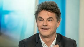 Fabien Roussel lors d'un débat télévisé, le 2 décembre 2015