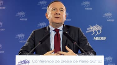 Pierre Gattaz juge que le programme économique du FN mènera "au chaos".