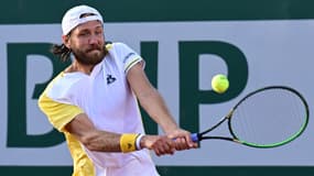 Lucas Pouille lors du premier tour de Roland-Garros 2023.